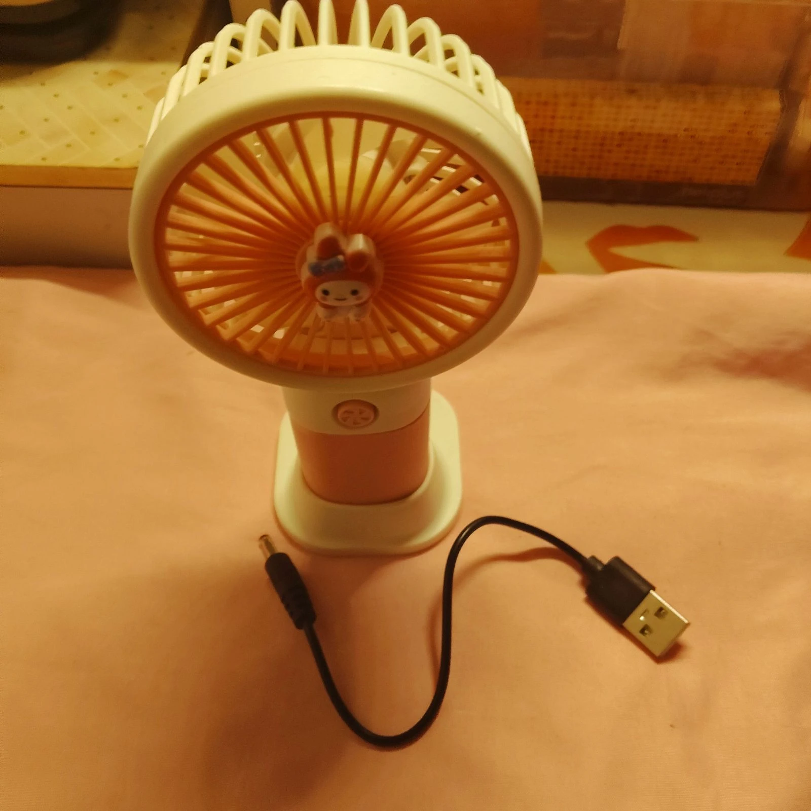 Mini ventilador portátil de My Melody recargable con soporte para teléfono  – photo 4